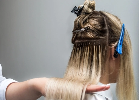 Aplicação de Mega Hair de queratina, mecha a mecha
